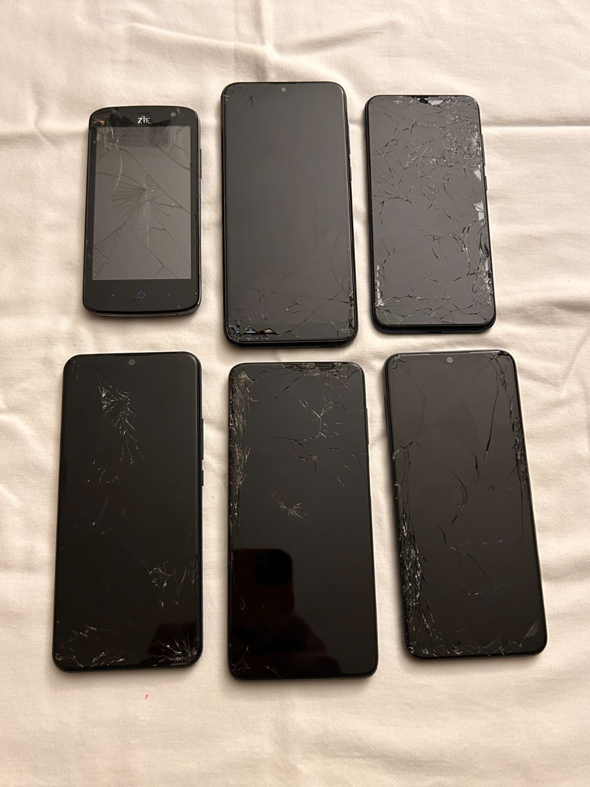 Mixed Lot Cell Phones – 6 (untested, for parts) Tracfone, Motorola