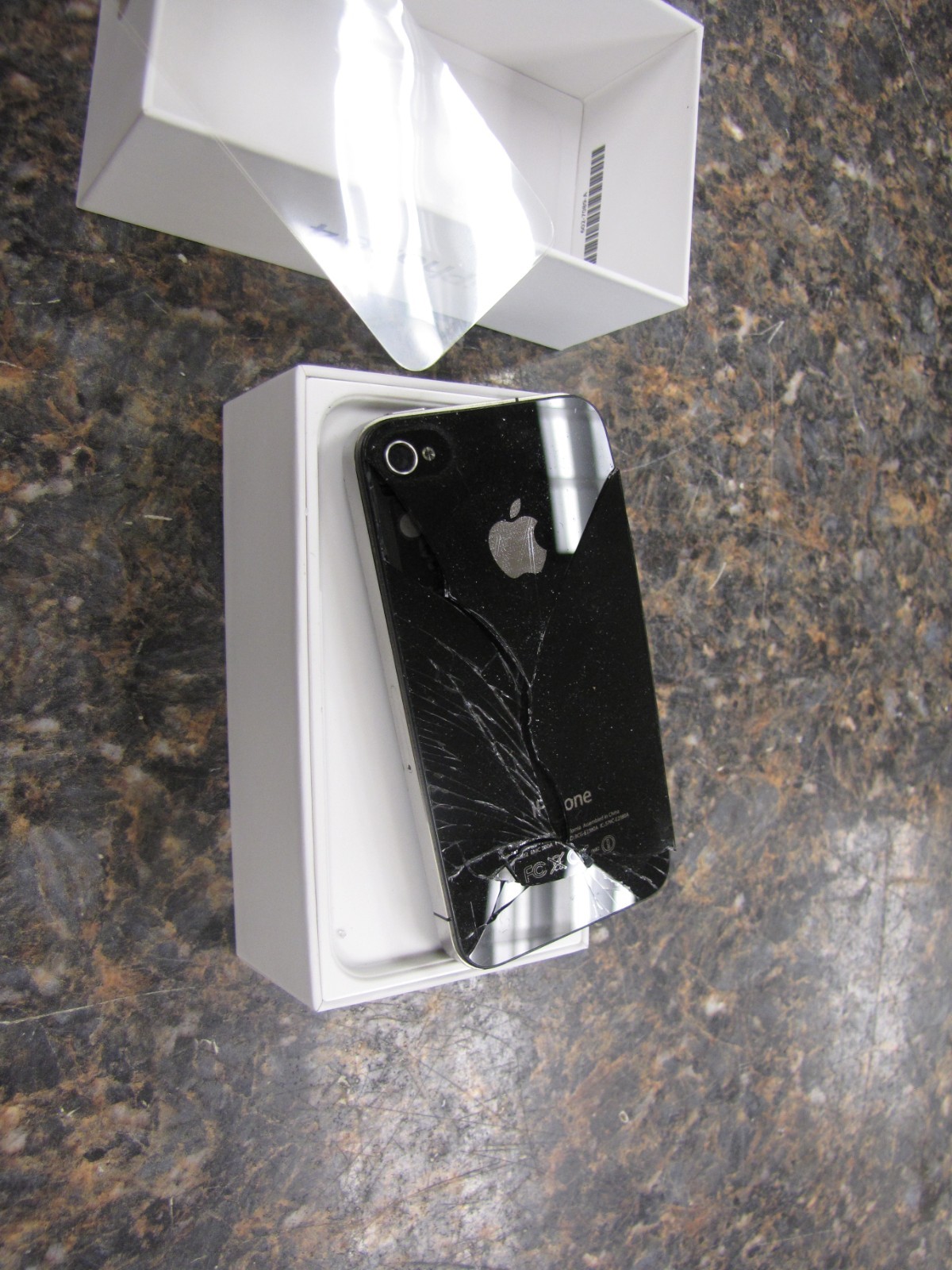 Apple iPhone 4 16GB Black Model A1332 in Original Box