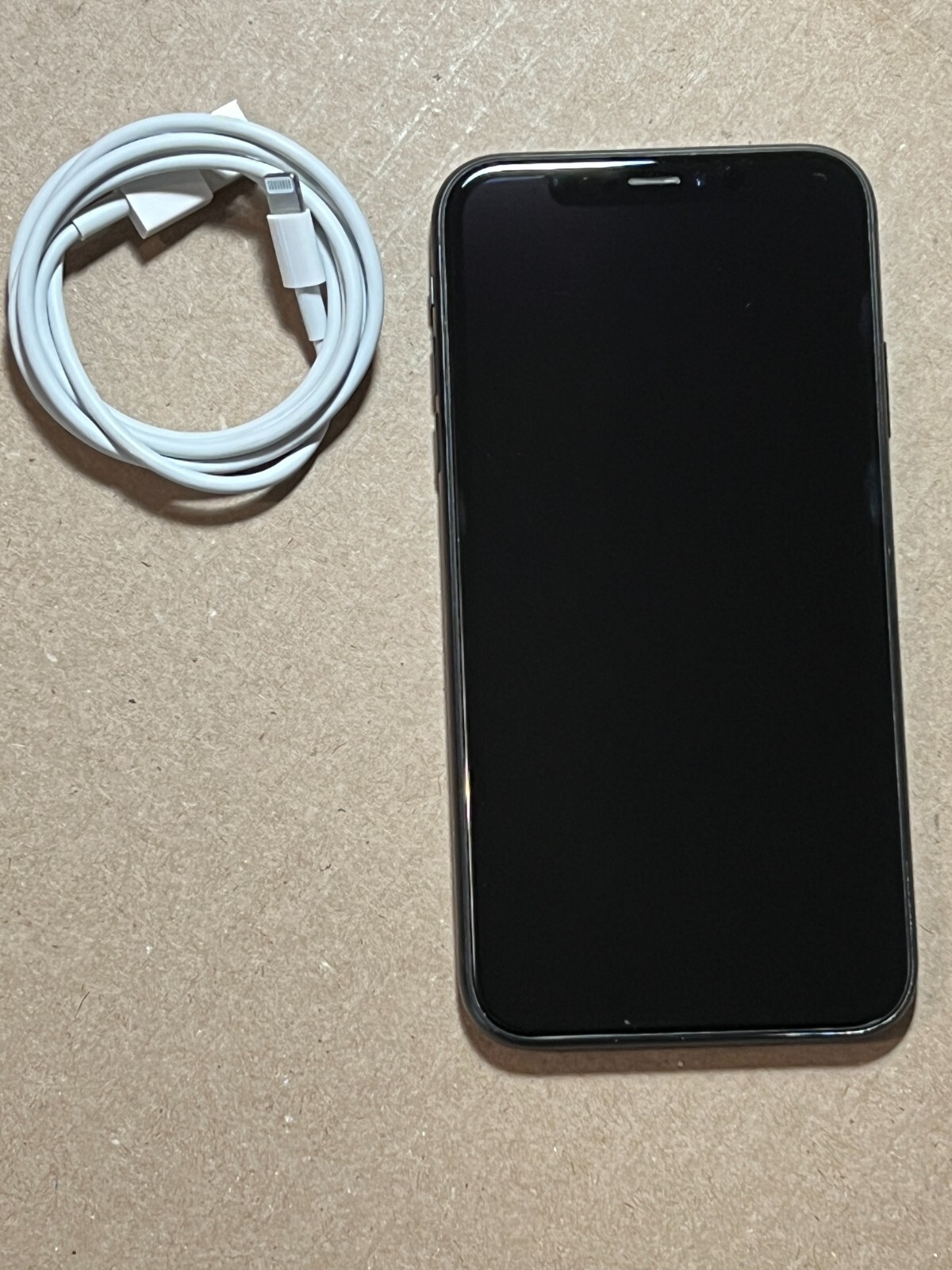 Apple iPhone XR 256GB – Black (unlocked) A1984 (CDMA + GSM) Read