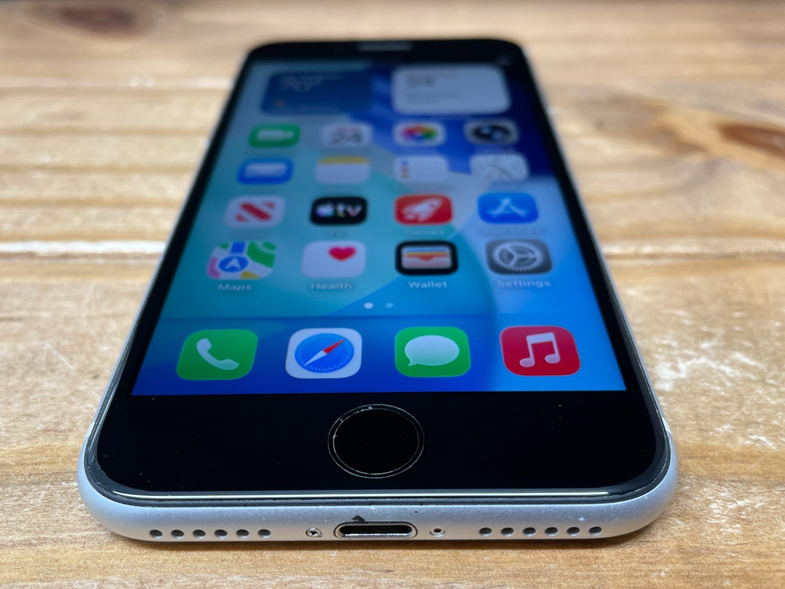 Apple iPhone SE 2nd Gen. – 64GB – White (Unlocked) A2275 – Works – 80% Bat