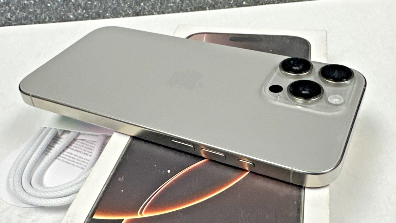 Apple iPhone 16 Pro Max – 256GB Natural Titanium ( AT&T / Cricket wireless )