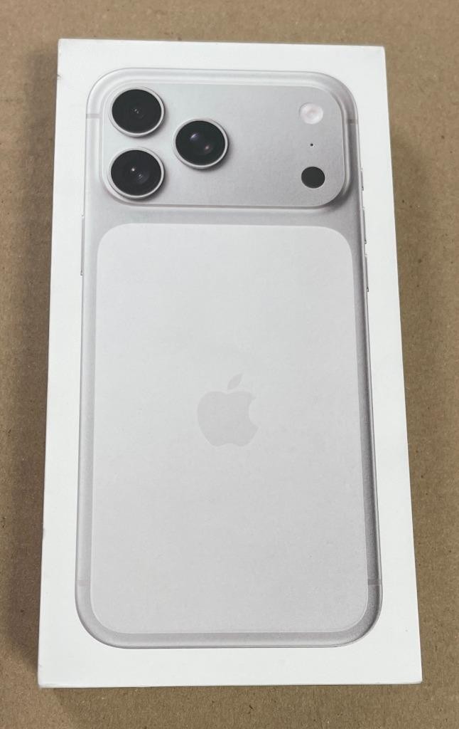 APPLE IPHONE 17 PRO MAX 256GB SILVER (CARRIER UNLOCKED) BRAND NEW SEALED.