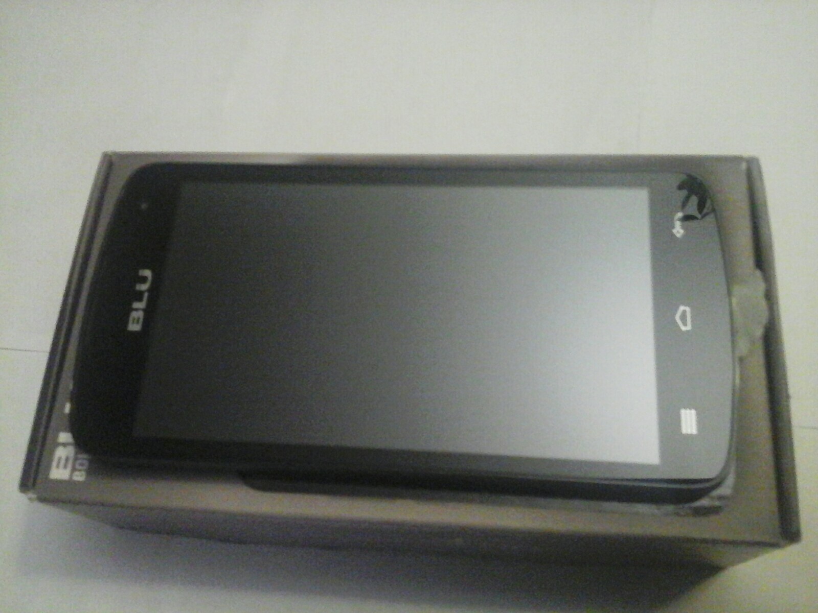 BLU Studio X8 HD, black 5.0 HD DISPLAY,5mp selfle camera, v4.4 Kitkat,pro owned.