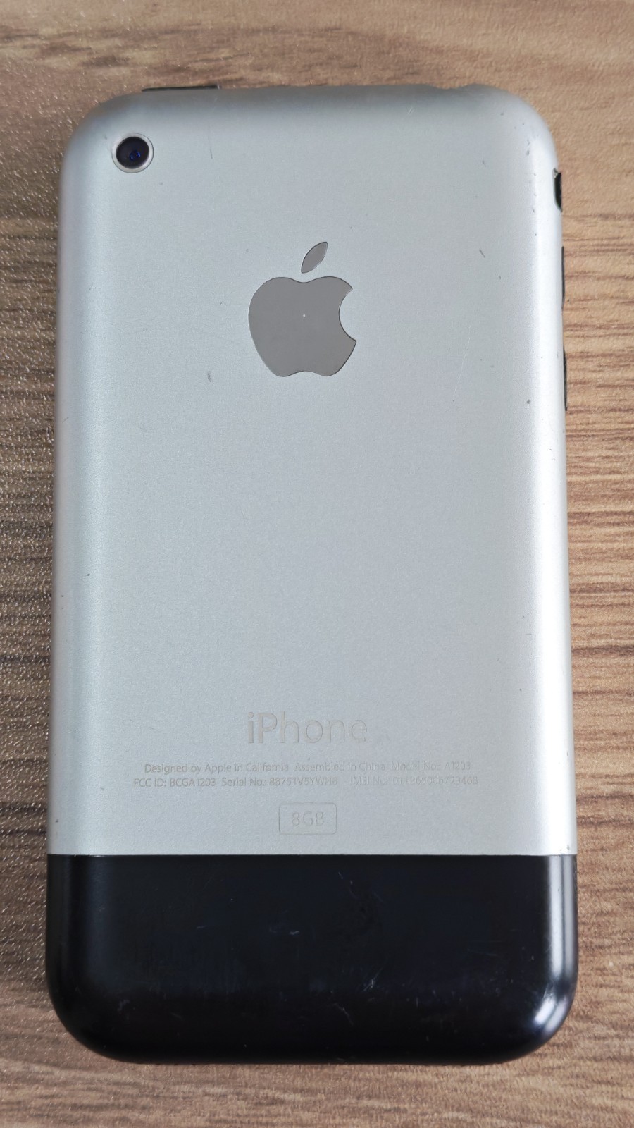 Apple iPhone 1st Generation iPhone 2G GSM 4/8/16GB iOS 1/iOS 3 Black Unlocked