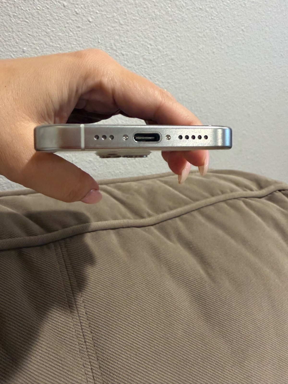 Apple iPhone 15 Pro – 128 GB – Natural Titanium (Unlocked)