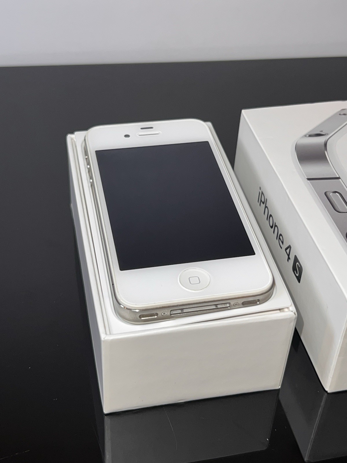 RARE New iPhone 4S 16GB White. Never Been Used. In Original Box (Collectible)