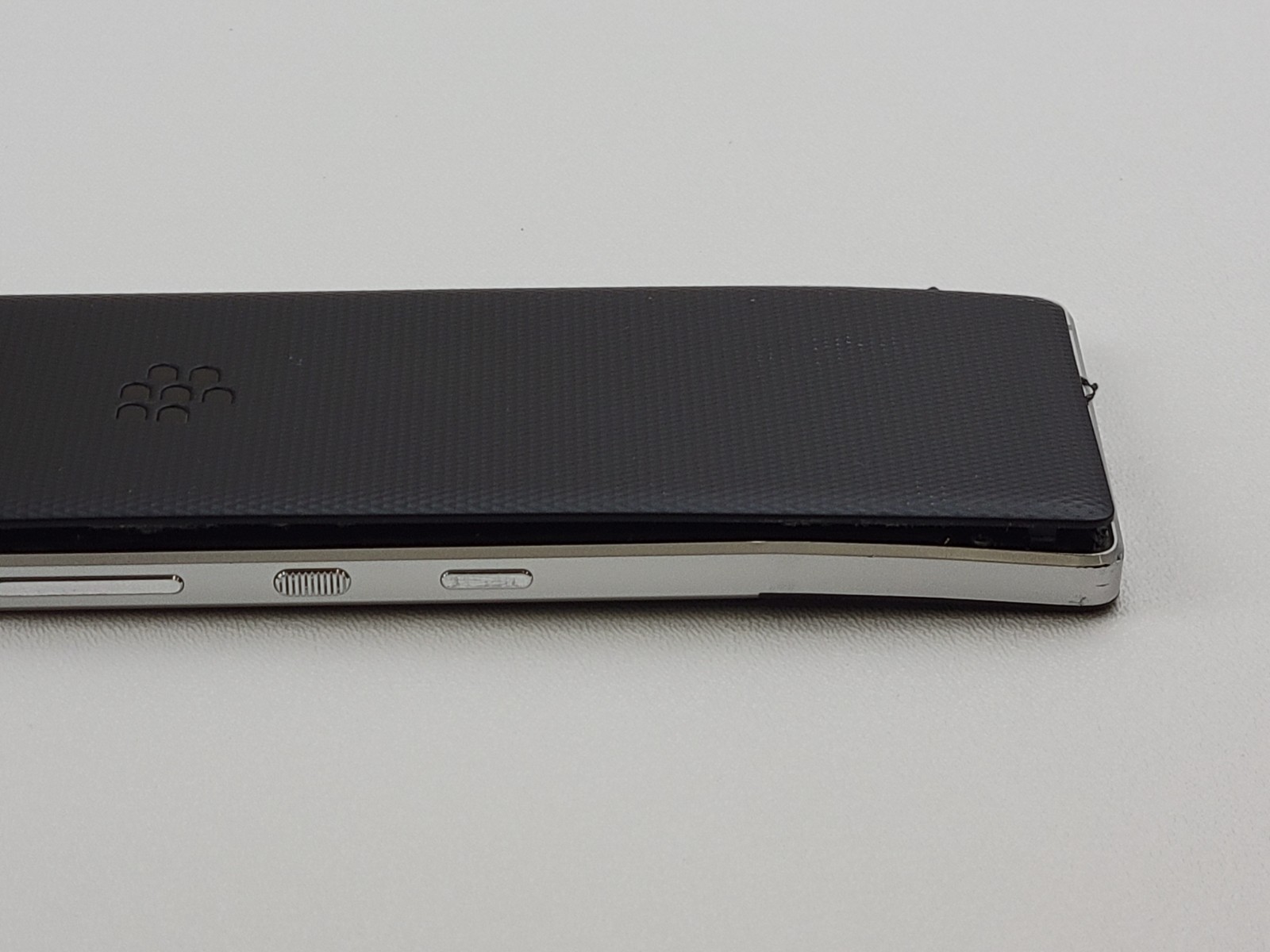 BlackBerry Key2 (BBF100-2) 64GB – Silver (GSM Unlocked) – POOR CONDITION – H7073