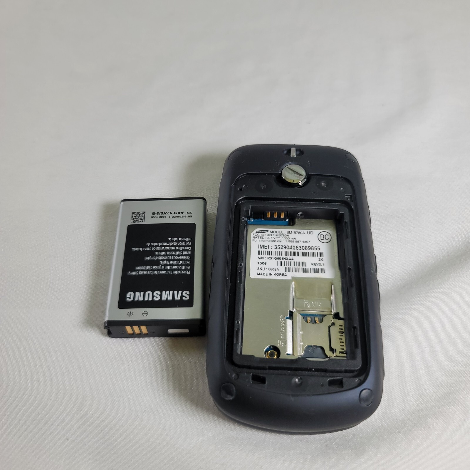 Samsung Rugby 4 3G 256MB Back Missing