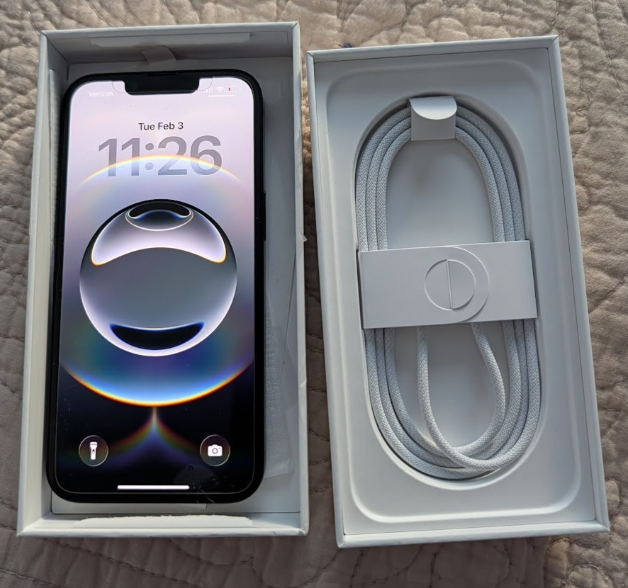Apple iPhone 16e – 128 GB – Black Excellent Condition (Unlocked) Free Shipping