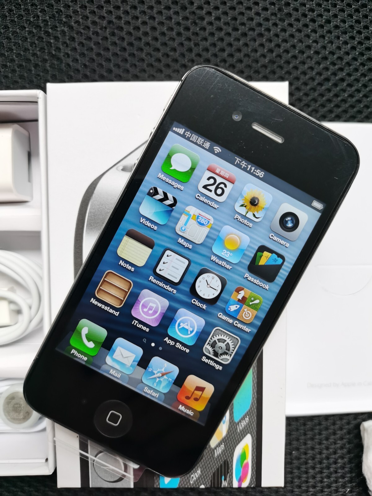 Apple iPhone 4s 8/16/32/64GB Black/White UNLOCKED – Working Grade A+