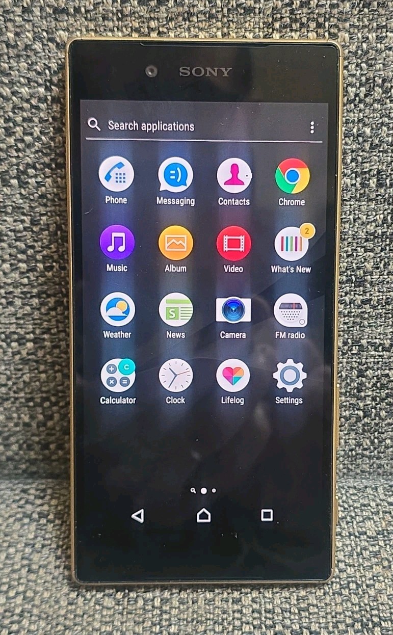 Sony Xperia Z5 E6603 Model – 32 GB – Gold (Unlocked) Nice Unit!