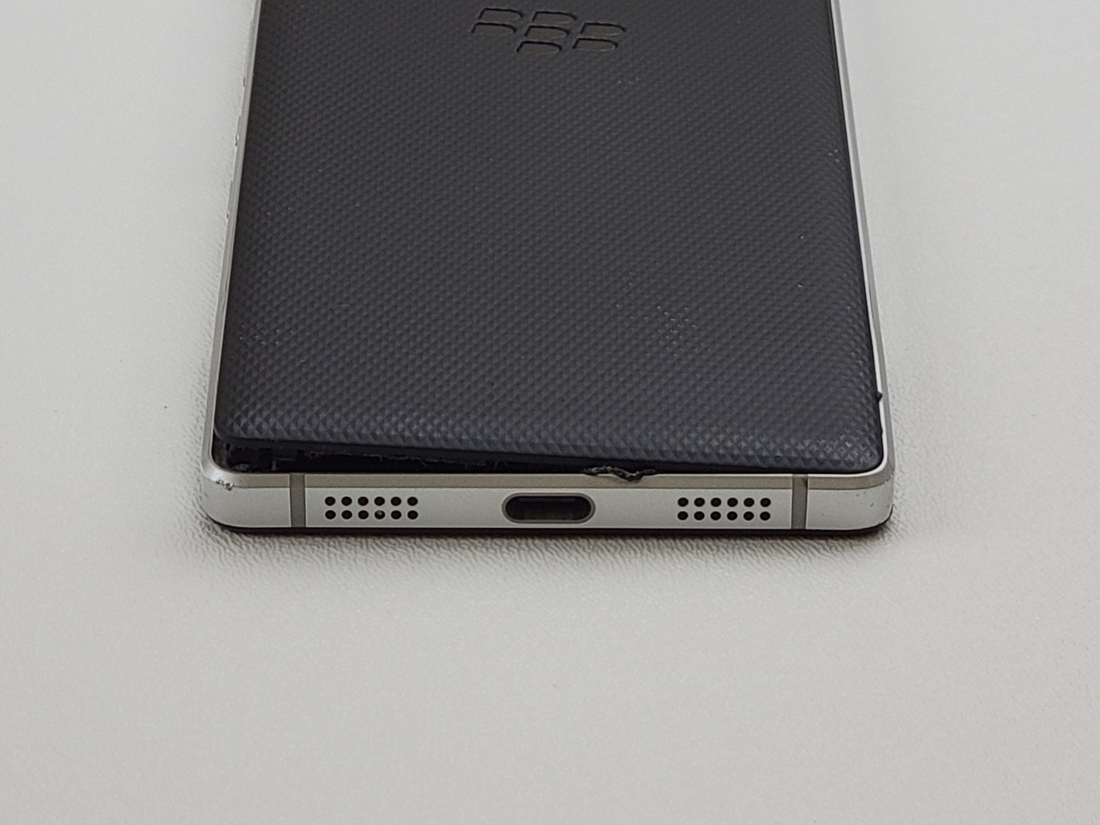 BlackBerry Key2 (BBF100-2) 64GB – Silver (GSM Unlocked) – POOR CONDITION – H7073