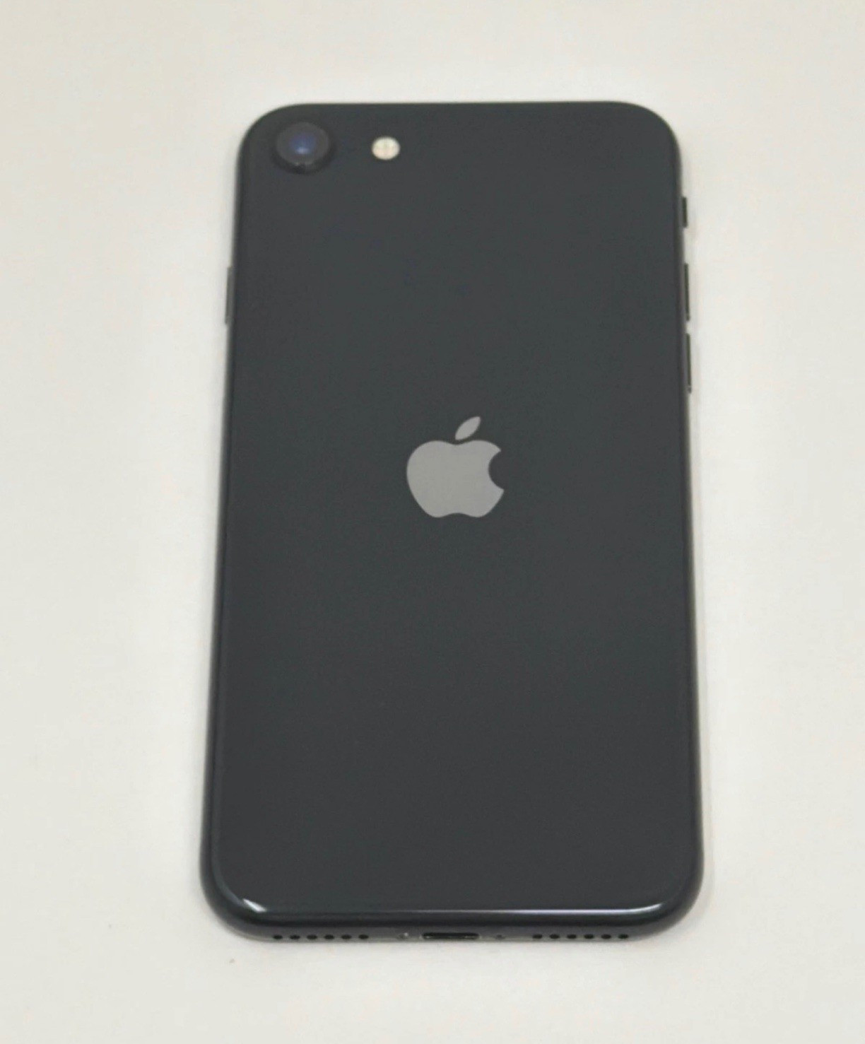 Apple iPhone SE (2nd Gen) 64GB Black, Factory Unlocked, Works great.