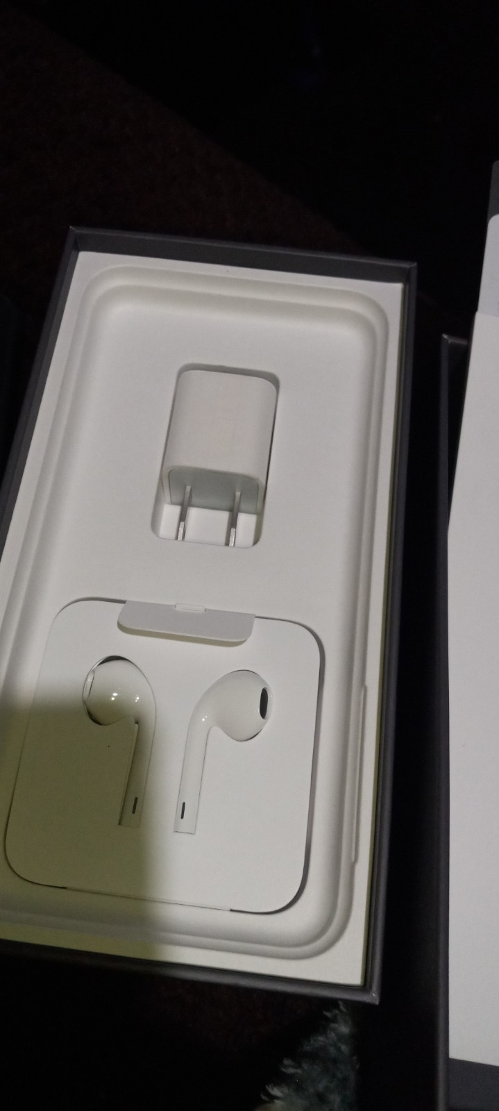 Brand New IPhone 8 64GB comes with everything in pictures