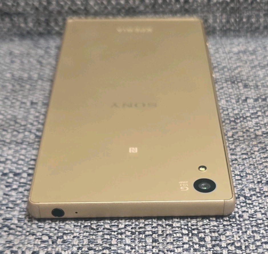 Sony Xperia Z5 E6603 Model – 32 GB – Gold (Unlocked) Nice Unit!