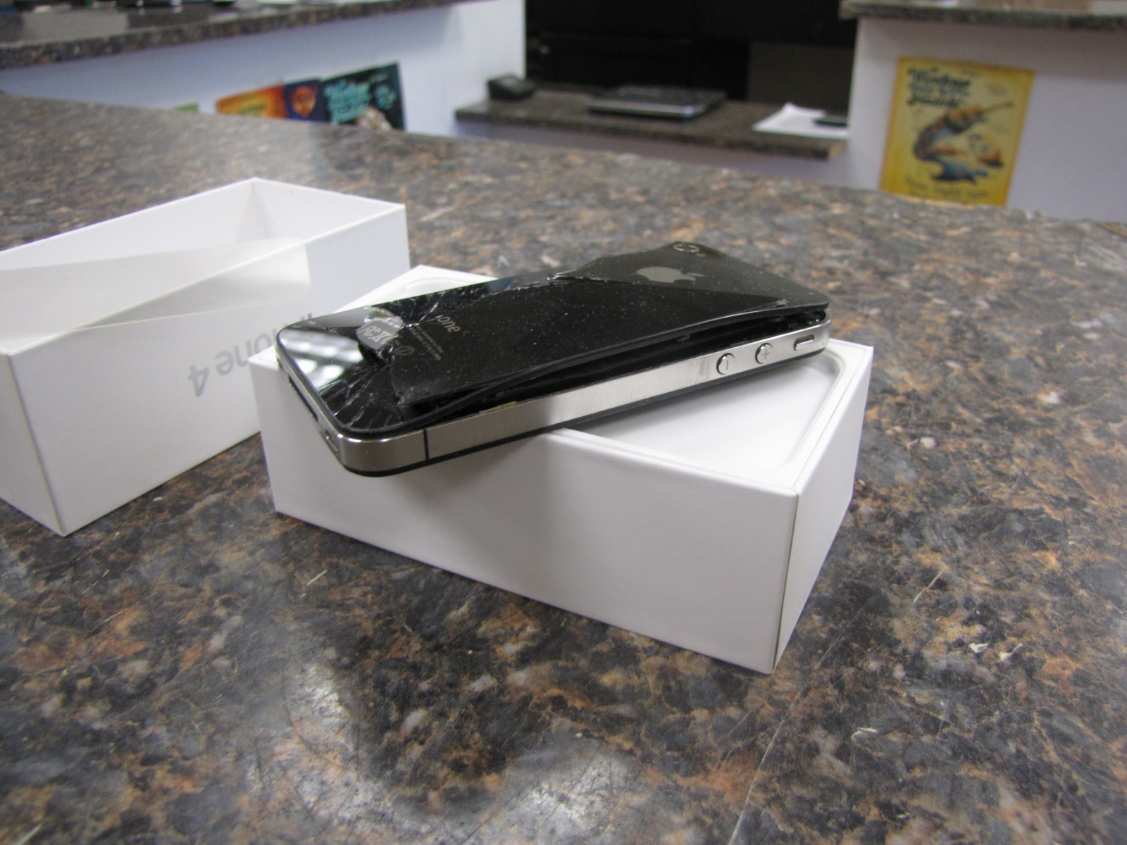 Apple iPhone 4 16GB Black Model A1332 in Original Box