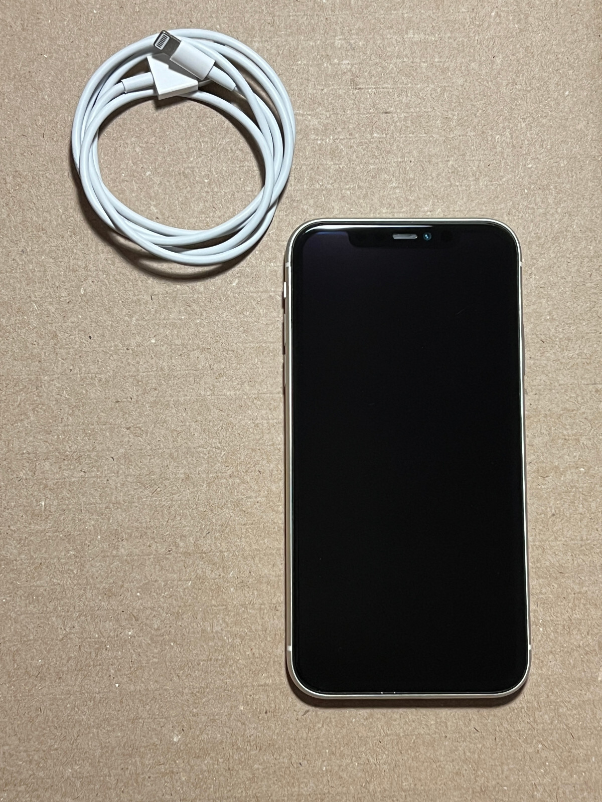 Apple iPhone 11 – 64GB – White Unlocked A2111 (CDMA + GSM) READ