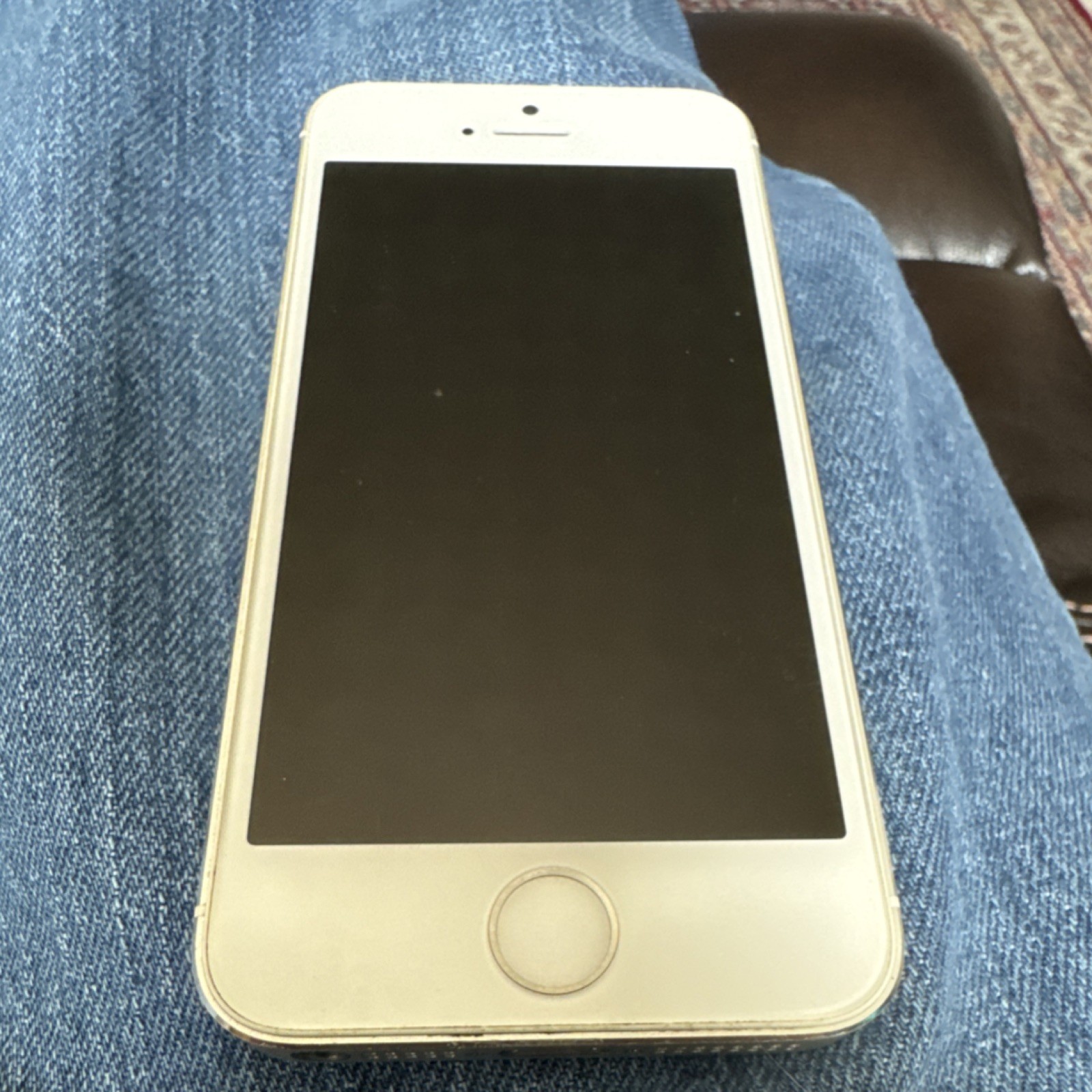 Apple iPhone 5s Gold 8MP Camera Lightning Bluetooth Wi-Fi Smartphone A1453