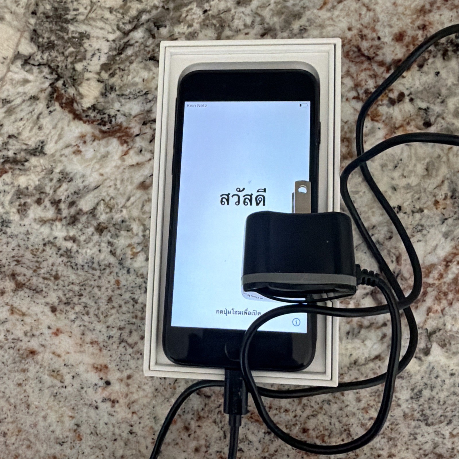 Apple iPhone SE 64GB Red iOS Smartphone Charge Cord – used