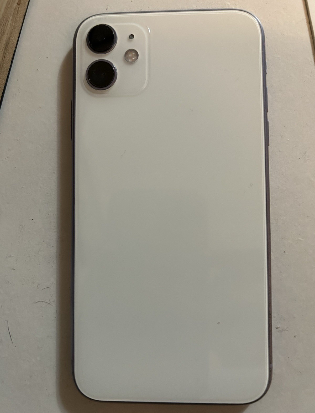 Apple iPhone 11 64GB White Unlocked iOS 6.1in 12MP Dual Rear Camera