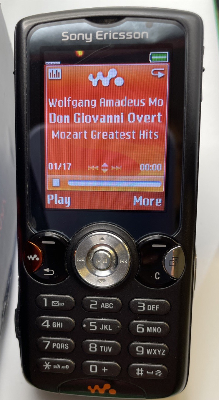 Sony Ericcson Walkman W810i – Satin black (Unlocked) Cellular No Earphones