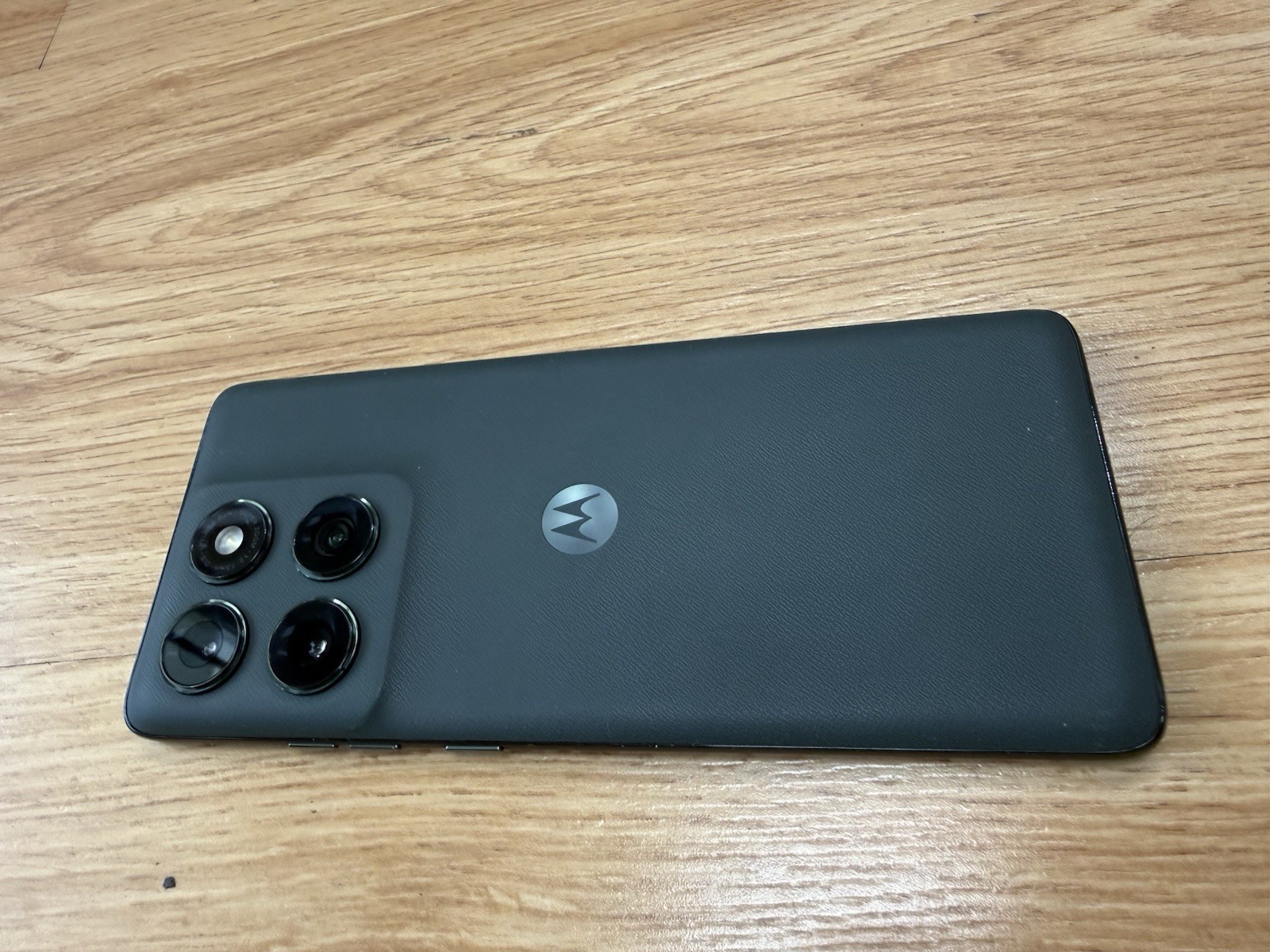 2025 MOTOROLA EDGE Deep Forest 256GB XT2519-1 (FOR PARTS ONLY!)