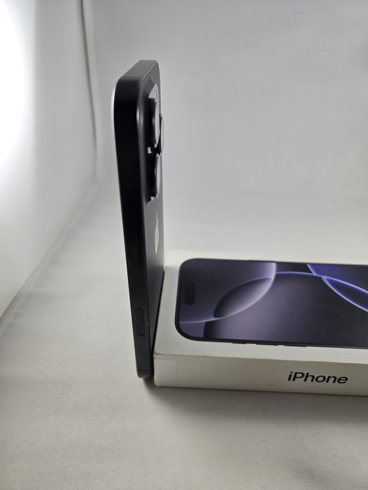 Apple iPhone 16 Pro A3083 Boost Only 128GB Black Titanium