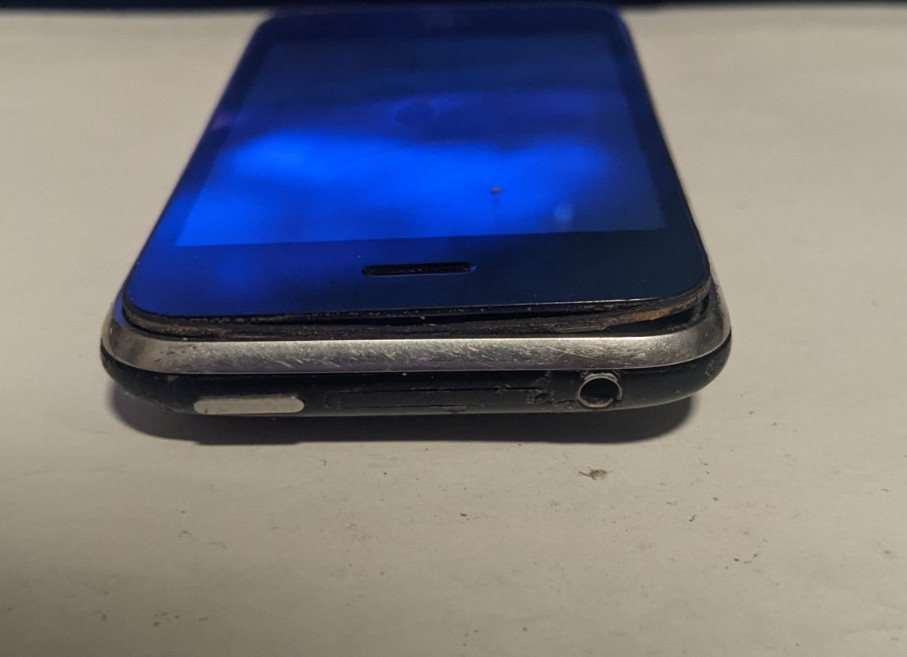 Apple iPhone 3GS (A1303) – Black (AT&T) See Below