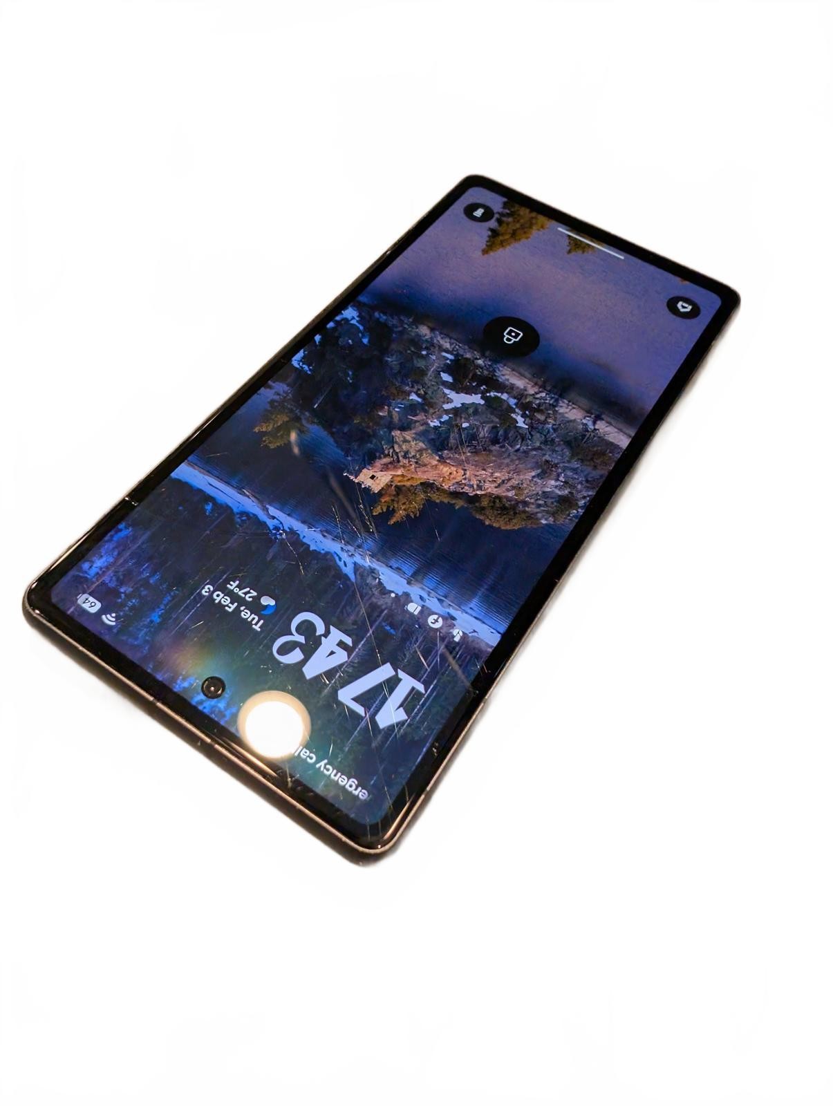 Google Pixel 7a Smartphone 128GB Charcoal AT&T Locked Cracked Screen