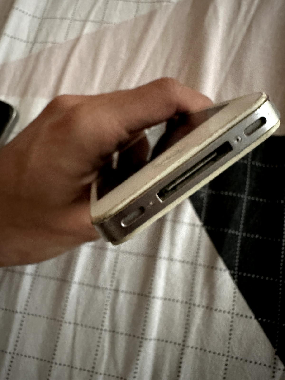 Apple iPhone 4s – 16GB – White (Unlocked) A1387 (CDMA + GSM)