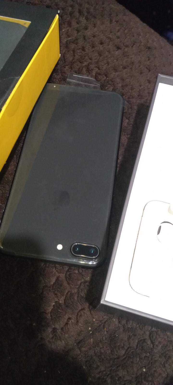 Brand New IPhone 8 64GB comes with everything in pictures