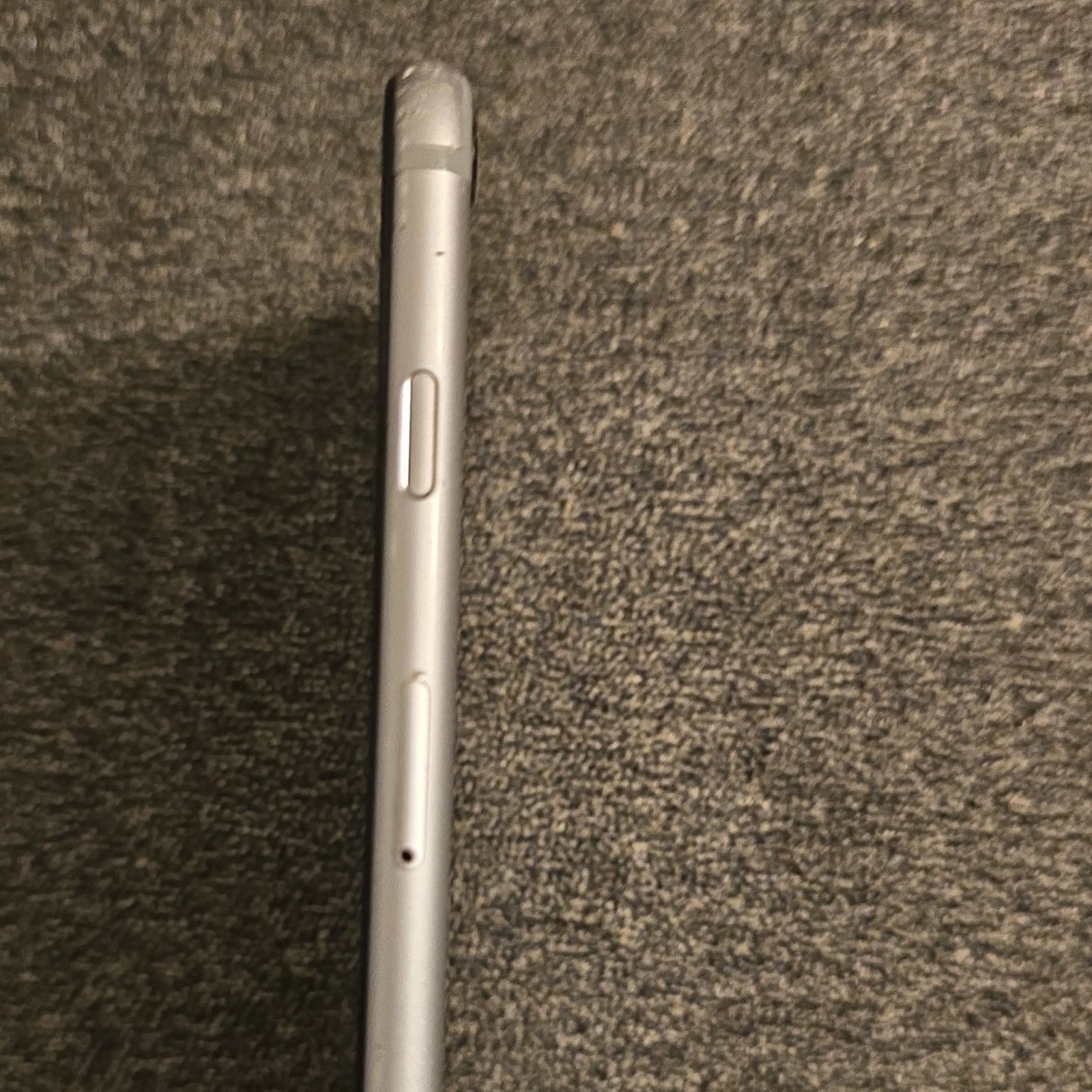 Apple iPhone 6s Silver 8 MP Camera Bluetooth Wi-Fi Lightning Smartphone