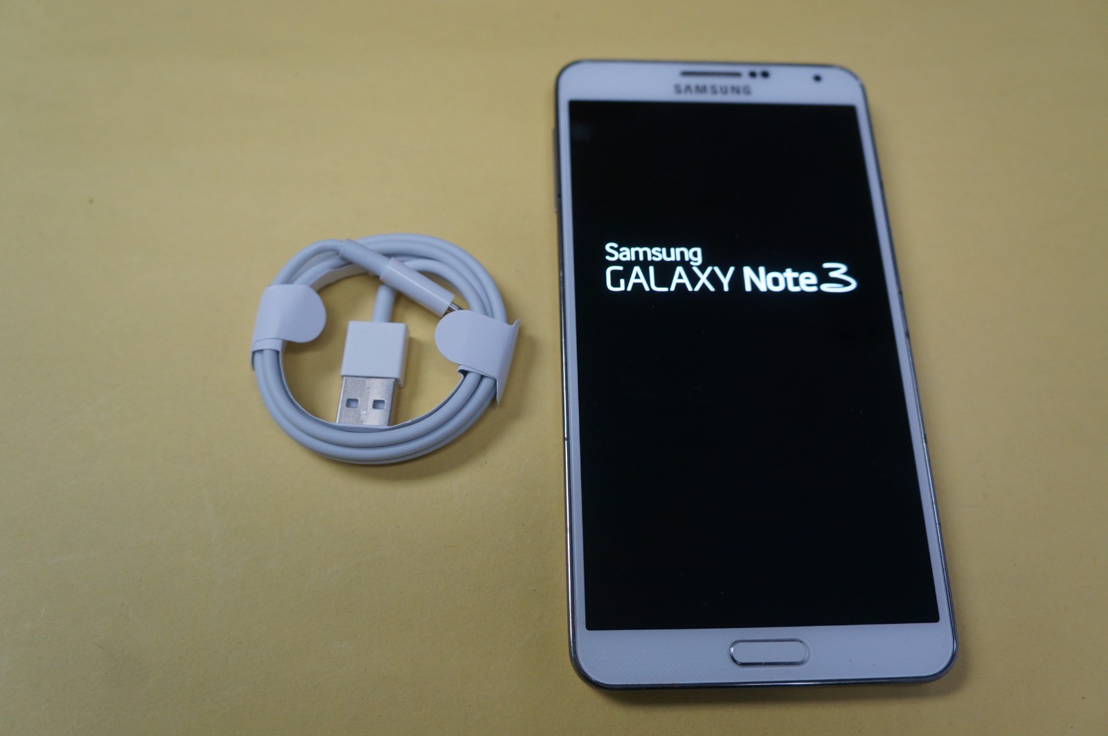 SAMSUNG Galaxy Note 3 – 32GB WHITE (VERIZON) FREE BUNDLE & SHIPPING