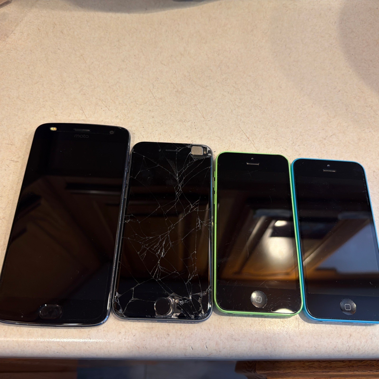 Mixed Cell Phone 3 I Phones 1 Motorola Untested AS IS Parts Repair Smartphones
