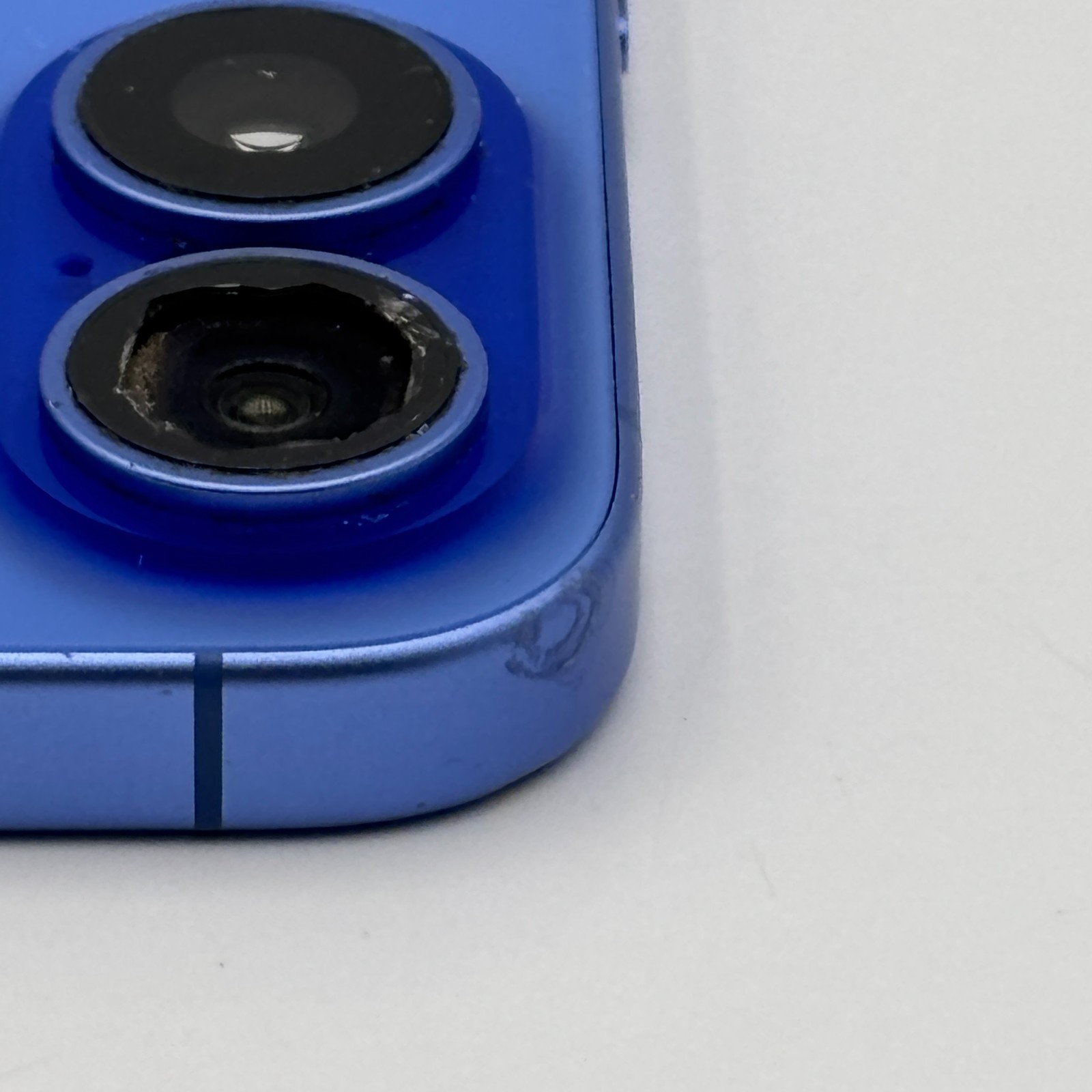 Apple iPhone 16 128GB Ultramarine AT&T Only Cracked Back For Parts Read