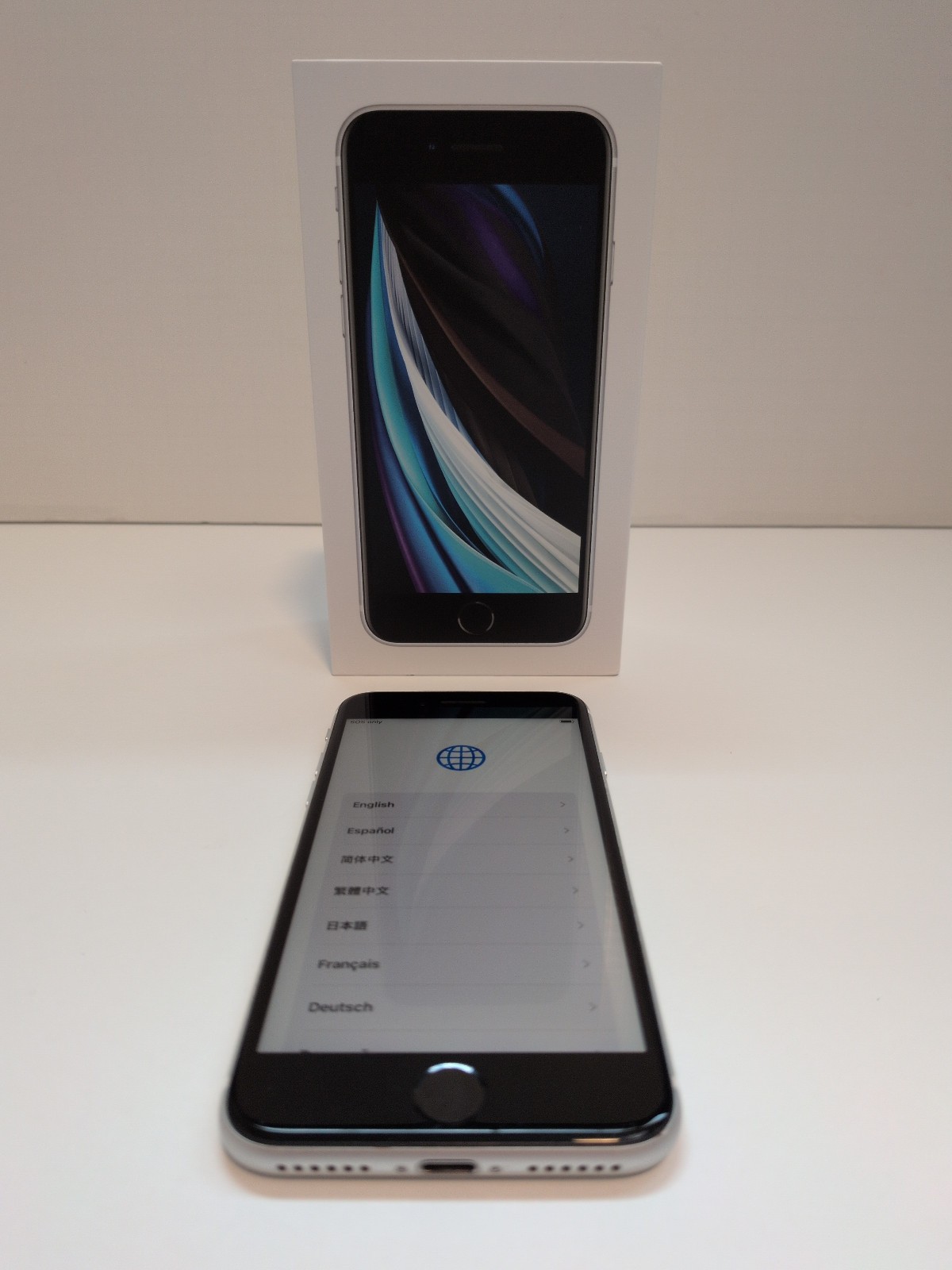 Apple iPhone SE 2nd Gen 64 GB White (Unlocked, AT&T, Verizon, T-Mobile) – A2275