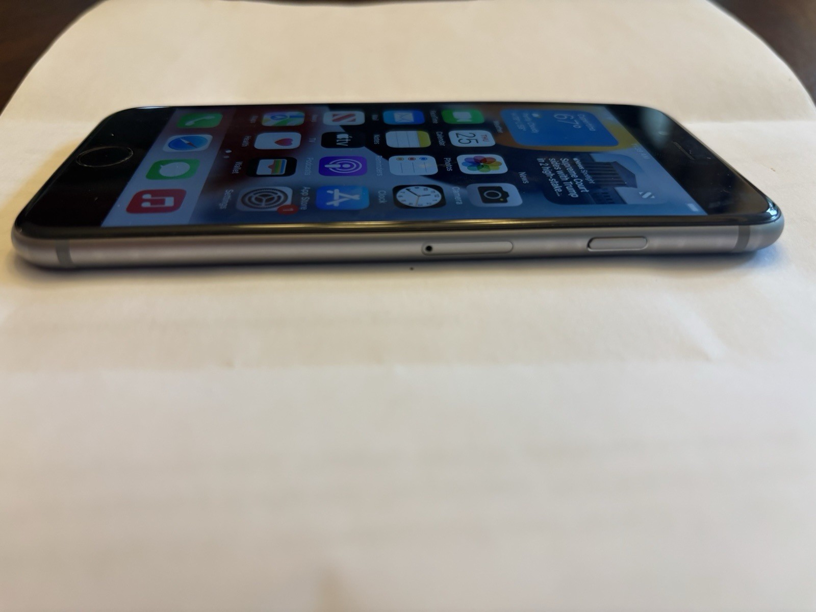 Apple iPhone 6s 64GB Gray Unlocked iOS 4.7in 12MP Smartphone