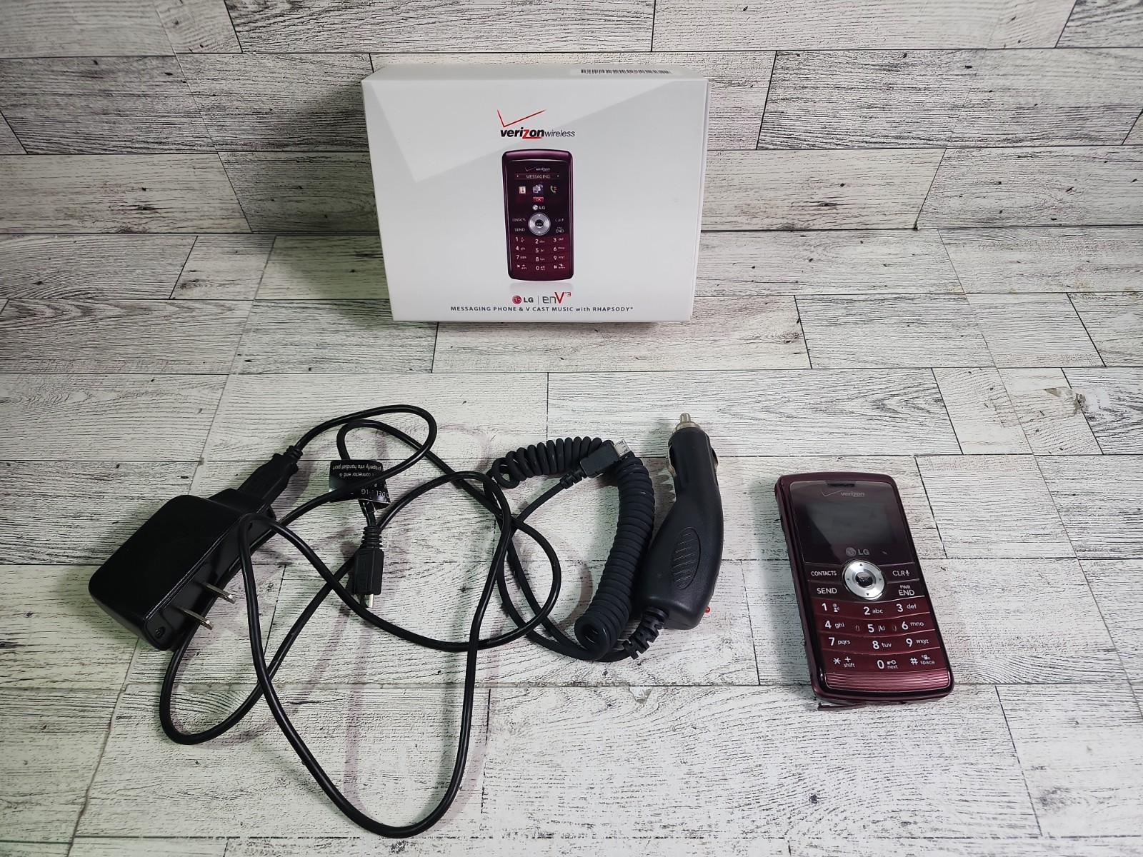 LG enV3 LG-VX9200 Verizon Wireless Maroon Flip Cell Phone w/ Chargers & Box