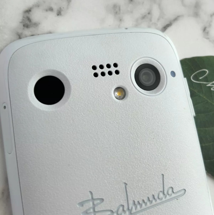 New sealed BALMUDA Phone 128GB 6GB RAM 4.9″ 48.0MP Compact Smartphone Unlocked