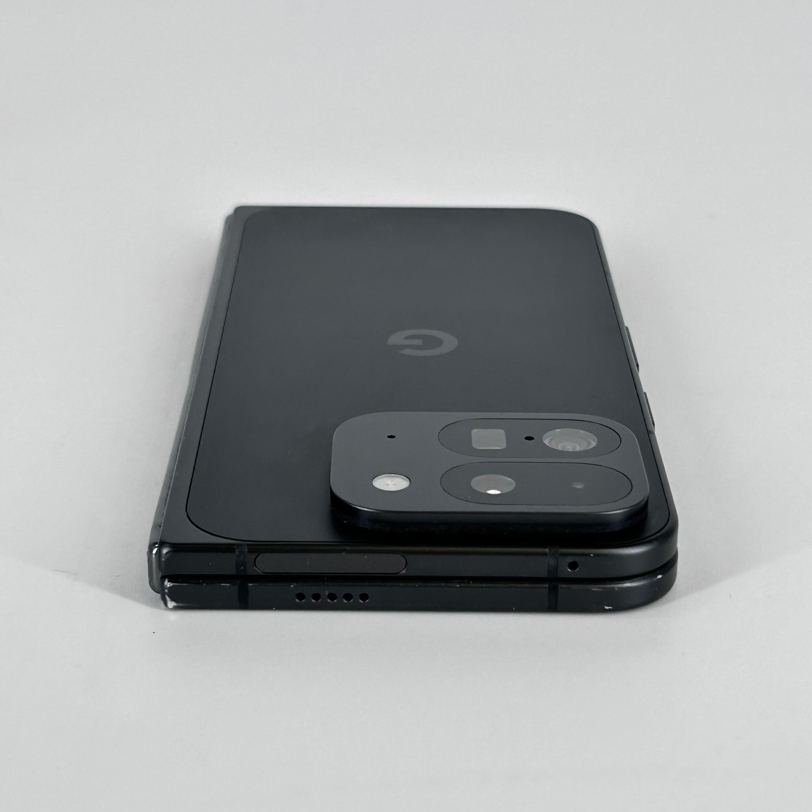 Google Pixel 9 Pro Fold Obsidian 256GB Unlocked – LCD Bleed/LCD Damage