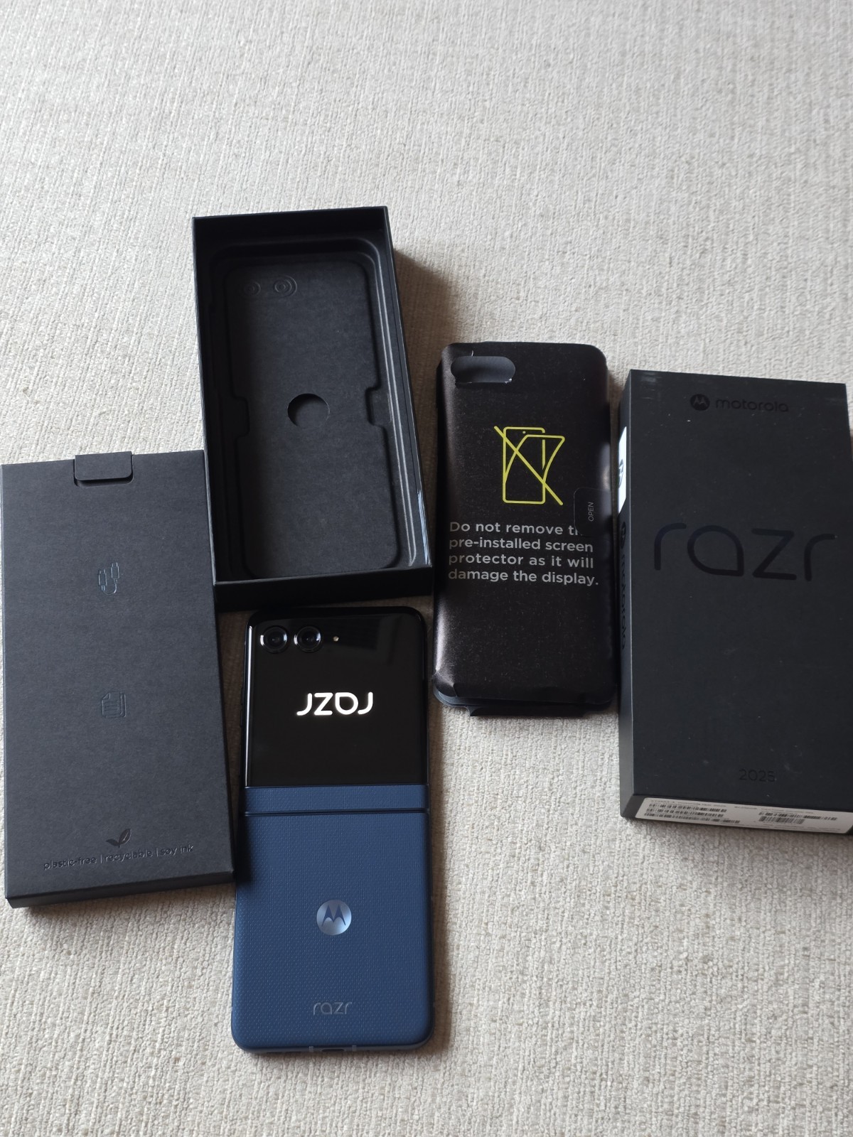 Motorola RAZR 5G (2025) 256GB Factory UNLOCKED 6.9″ 50MP New Open Box – Pantone