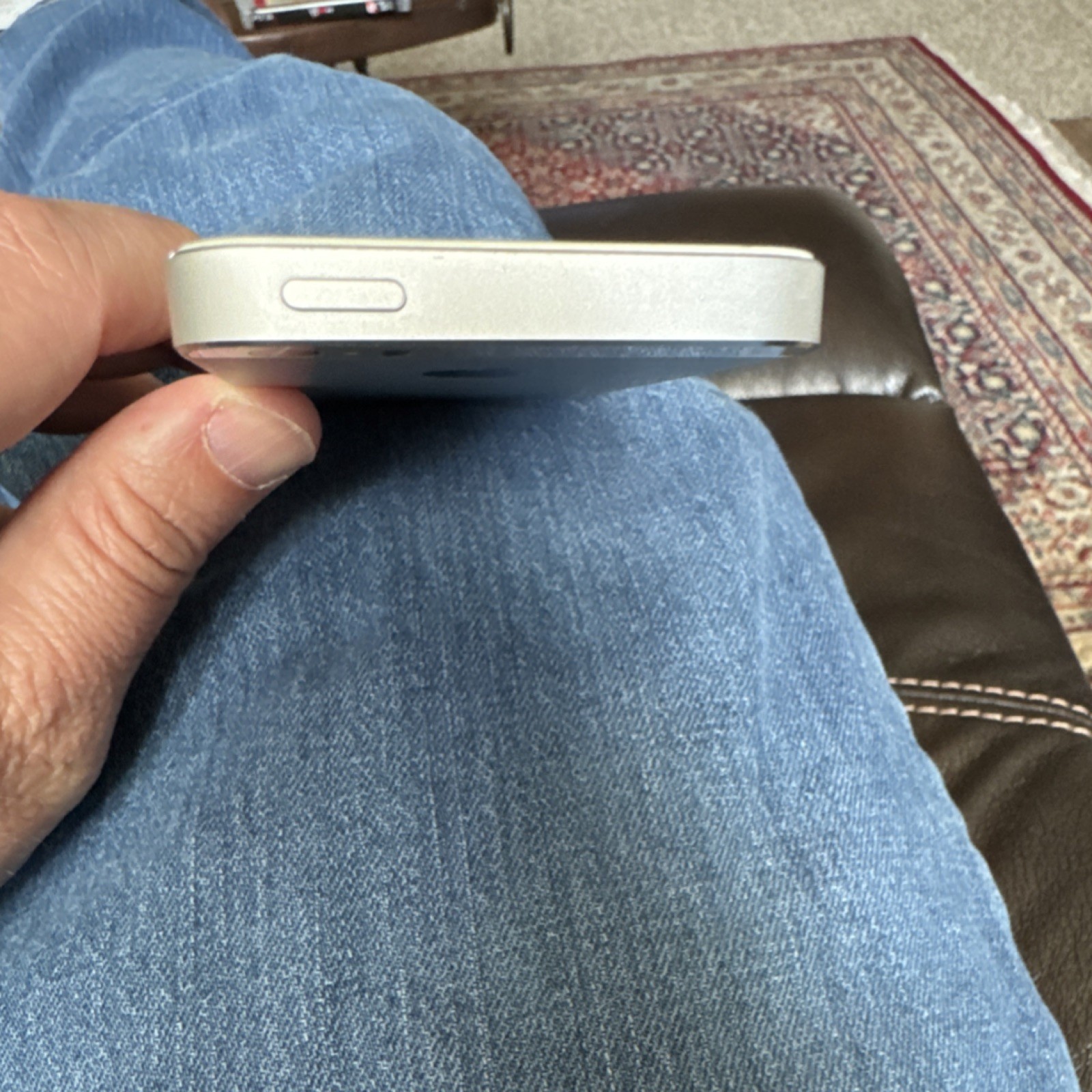 Apple iPhone 5s Gold 8MP Camera Lightning Bluetooth Wi-Fi Smartphone A1453