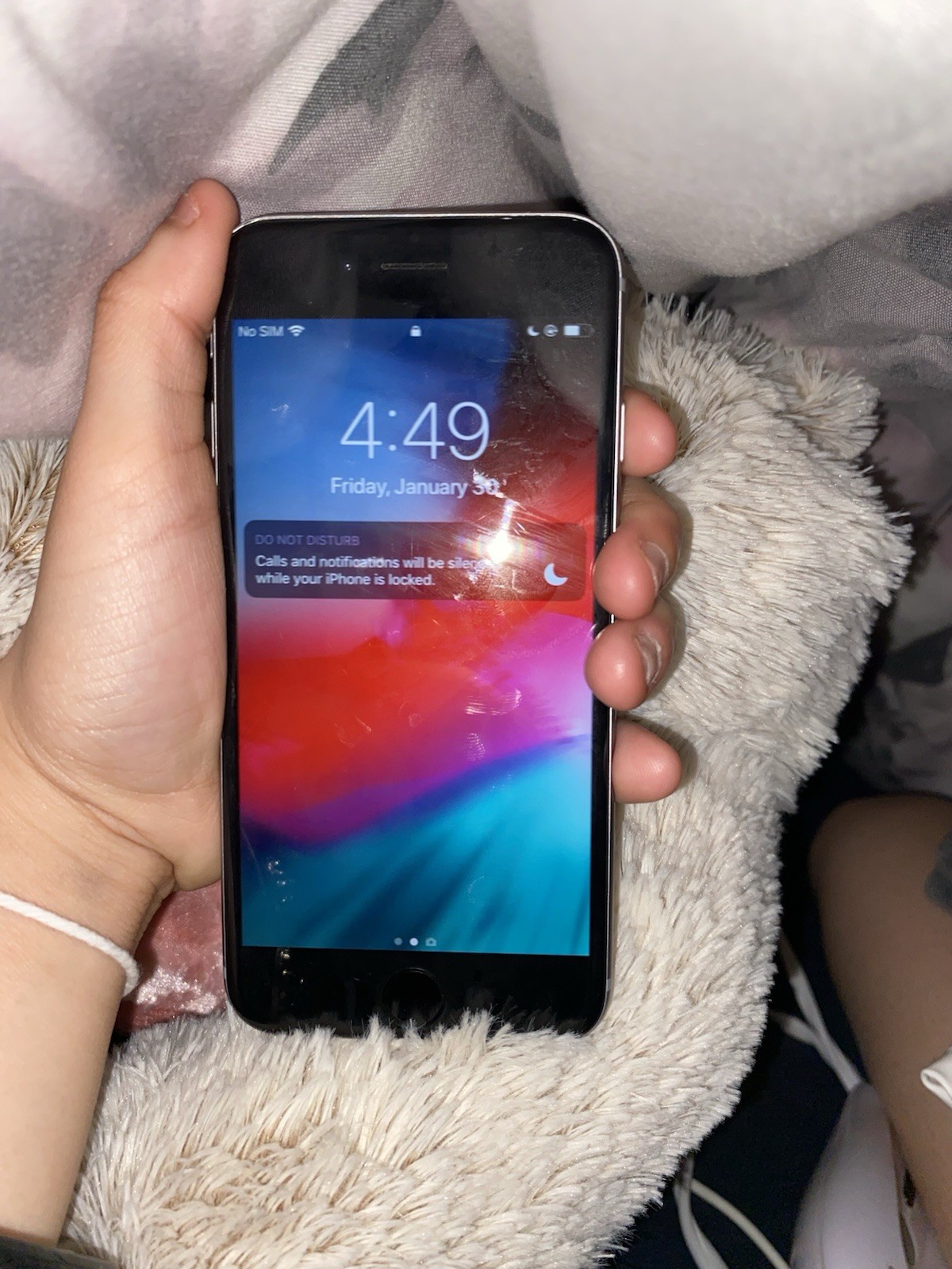 Apple iPhone 6 Gray 8MP Camera 4.7in iOS Wi-Fi Bluetooth Single SIM