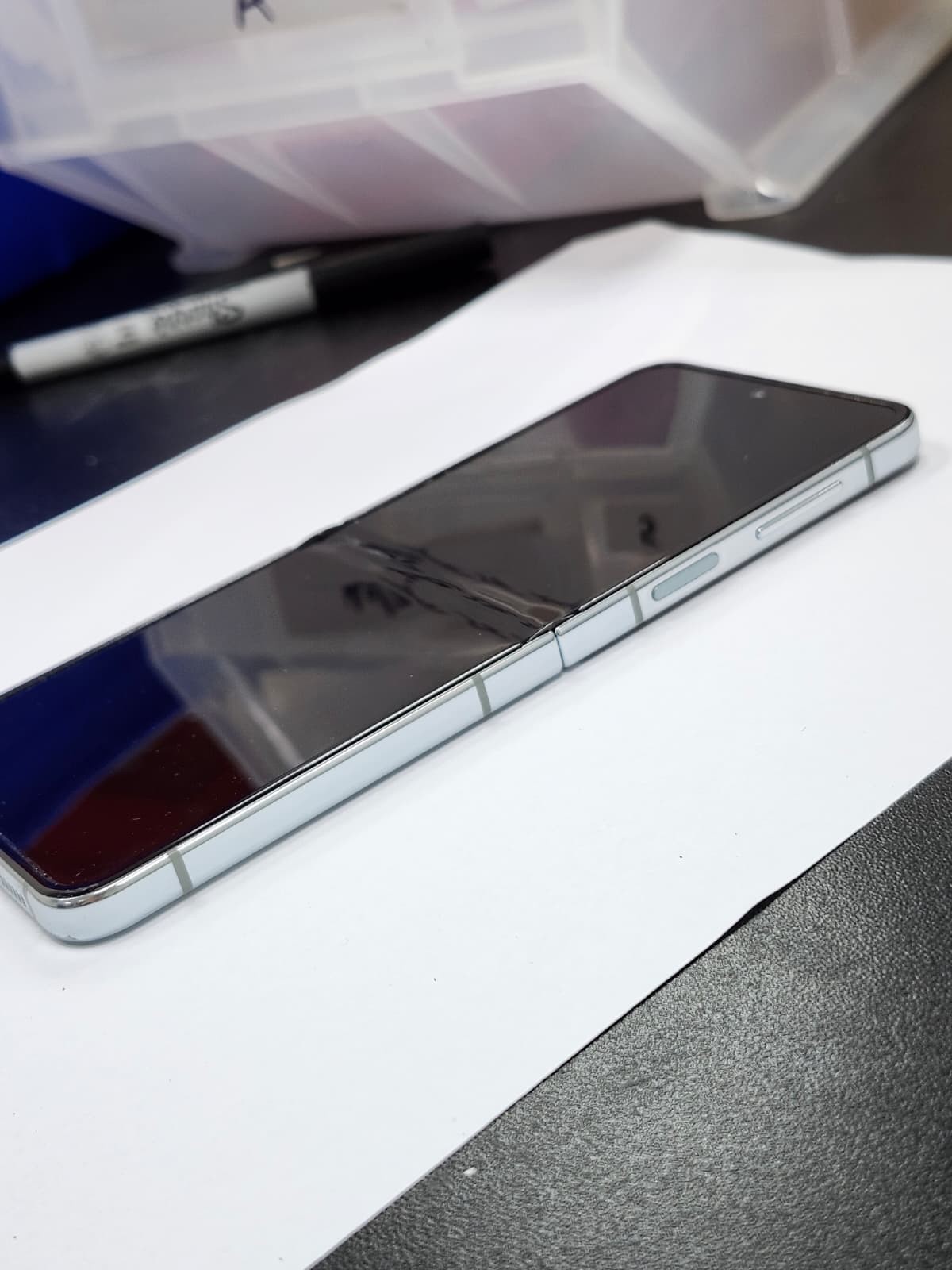 DEFECTIVE – Samsung Galaxy Zflip 5 – 256GB – Mint – GSM Unlocked – 12789
