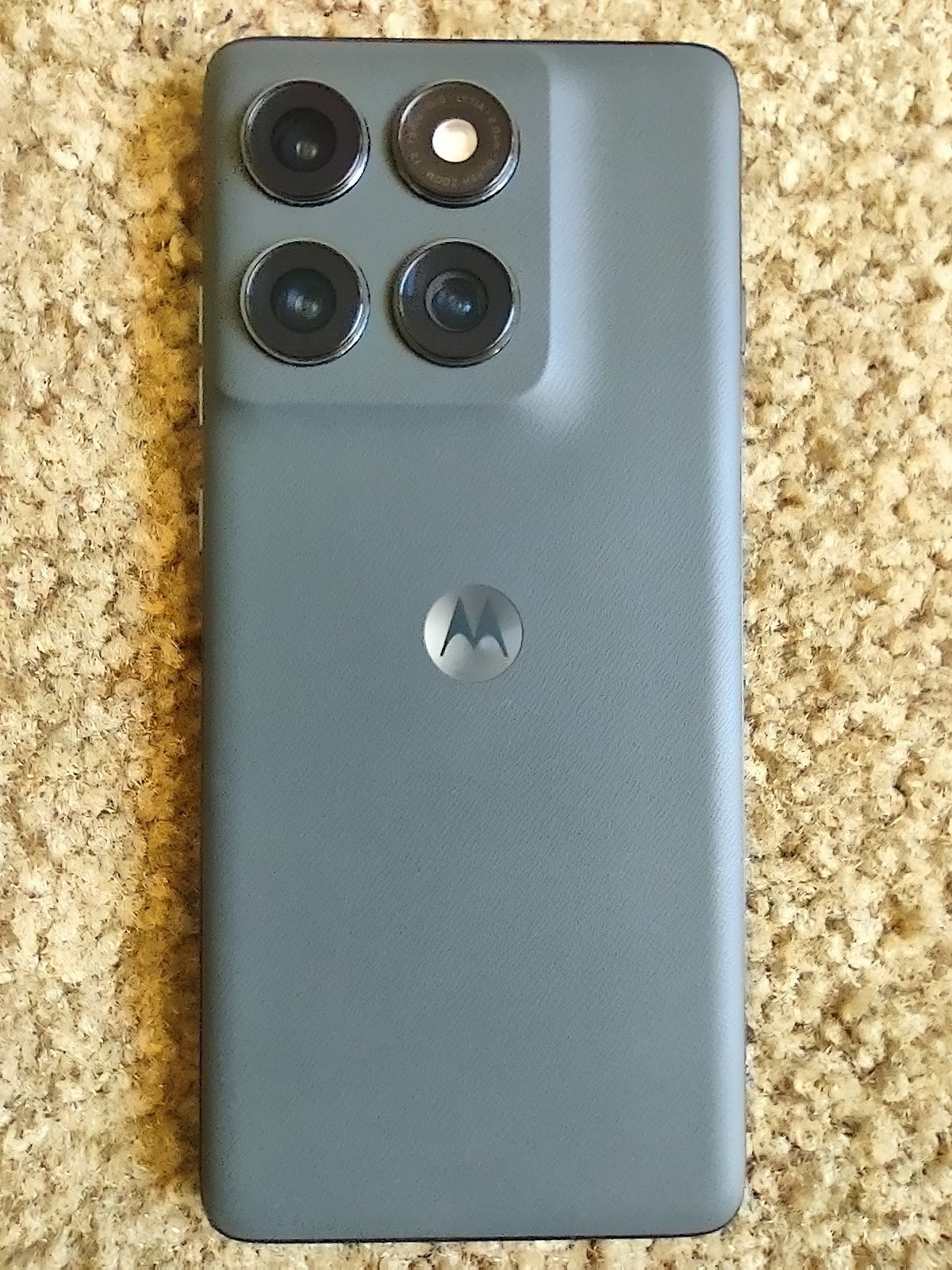 “FREE SHIPPING + NETWORK UNLOCKED” – 2025 Motorola Edge 8+256GB Android 5G Phone