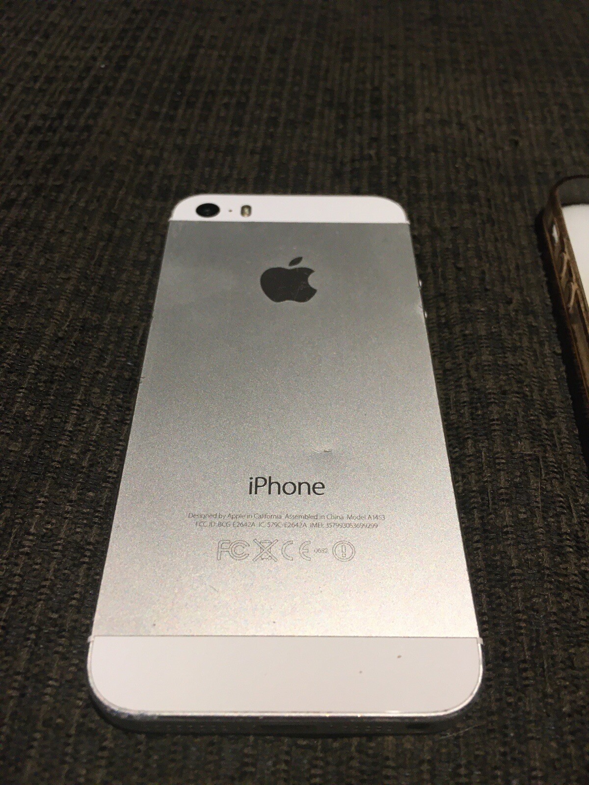 Apple iPhone 5s – 16GB – Silver (Sprint) A1453 (CDMA + GSM)