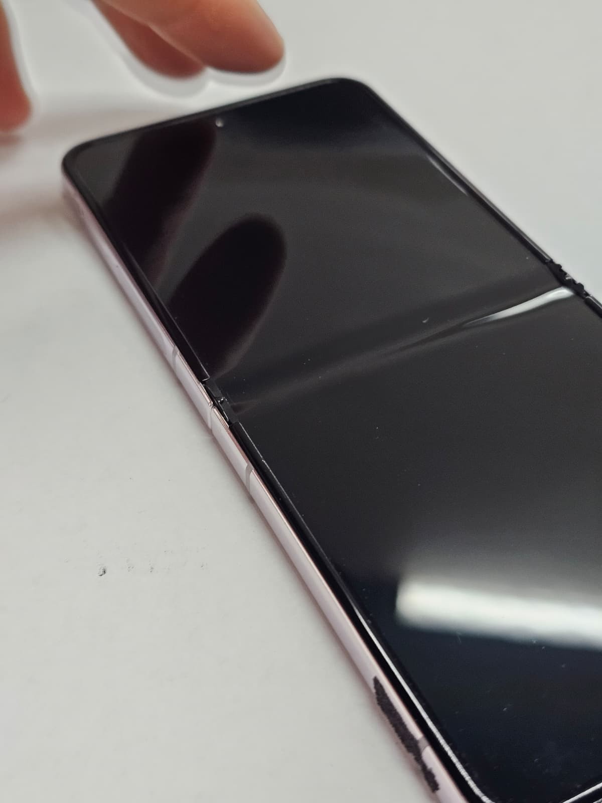 DEFECTIVE – Samsung Galaxy Zflip 5 – 256GB – Lavender – Unlocked – 11044