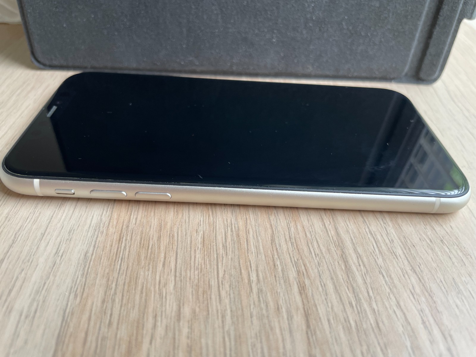 Apple iPhone 11 – 128 GB – Model A2111, White (T-Mobile)