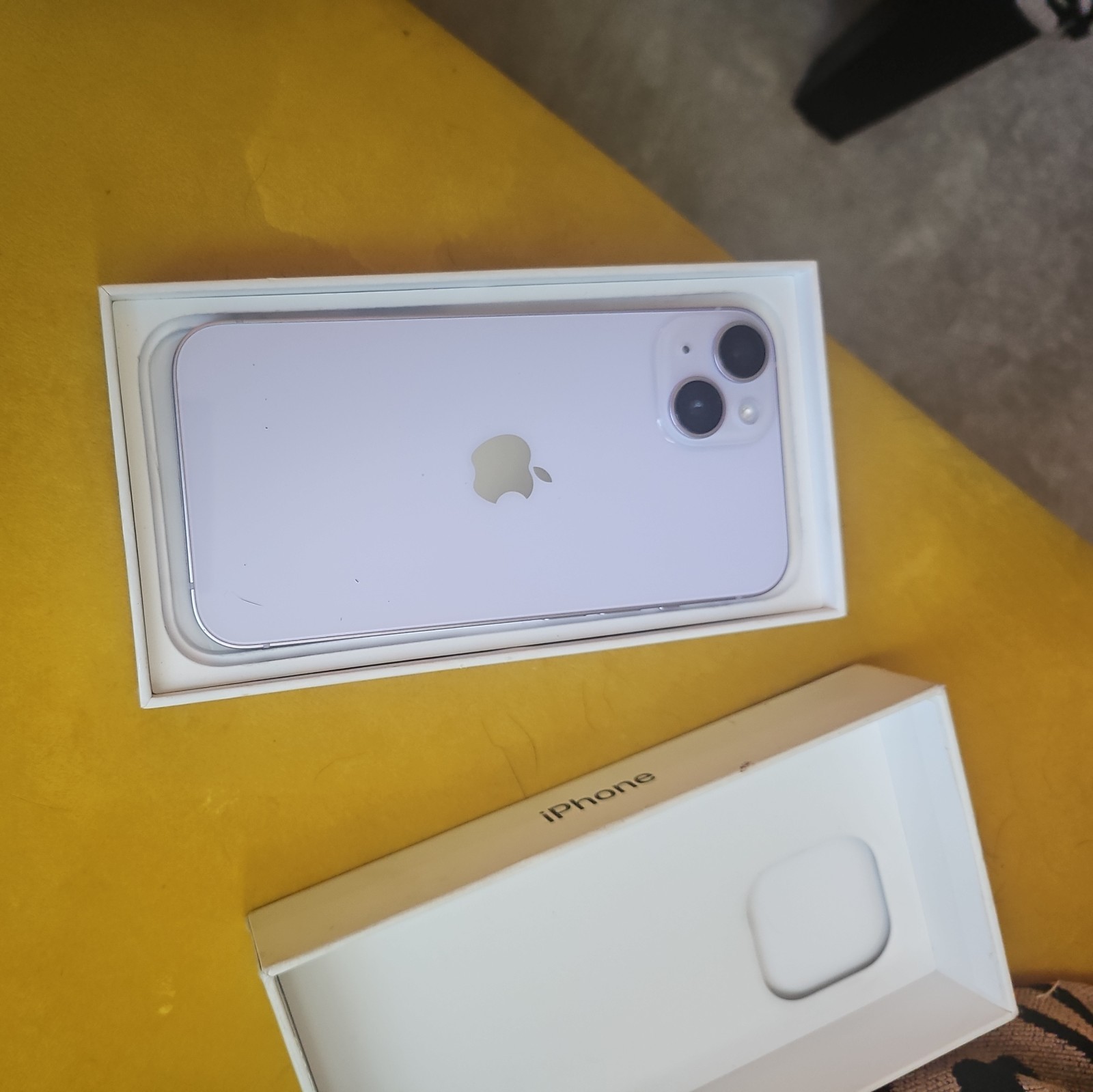 Apple iPhone 14 128GB Factory Unlocked AT&T T-Mobile Verizon Very Good Condition