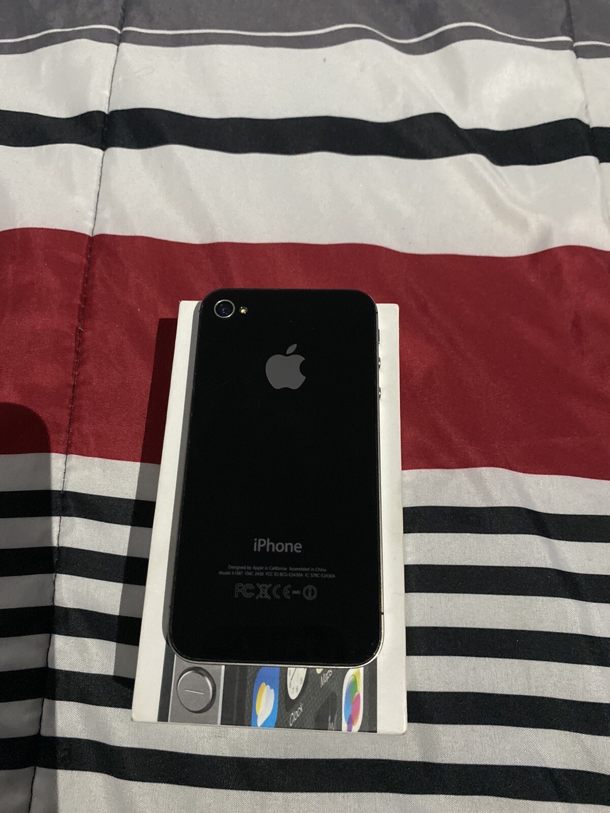 Apple iPhone 4s – 8GB – Black (Unlocked) A1387 (CDMA + GSM)